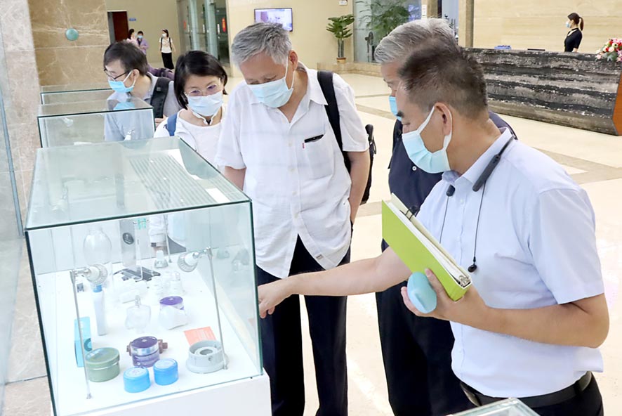 中國機床工具工業(yè)協(xié)會行業(yè)發(fā)展委員會王旭主任一行 蒞臨粵銘激光集團考察調(diào)研 中國機床工具工業(yè)協(xié)會行業(yè)發(fā)展委員會王旭主任一行 蒞臨粵銘激光集團考察調(diào)研