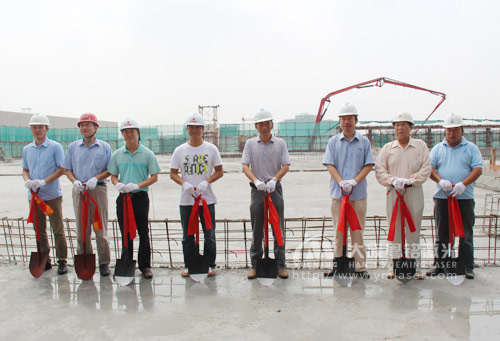 大族粵銘激光松山湖研發(fā)生產(chǎn)中心工程喜封金頂