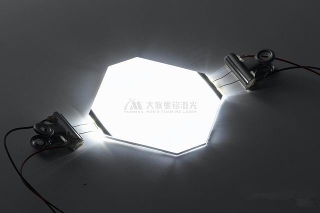 導(dǎo)光板激光打點機.jpg